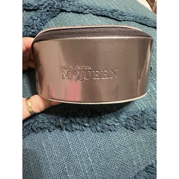 Alexander McQueen AMQ 4251 S 8JEJ6 Oversized Cat Eye Black Sunglasses With Case - Picture 6 of 8